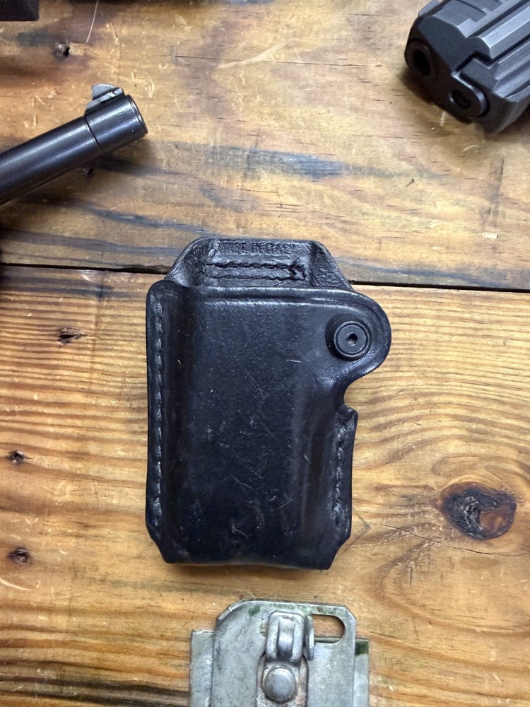 Double Stack Magazine Carrier Ambidextrous Black Leather