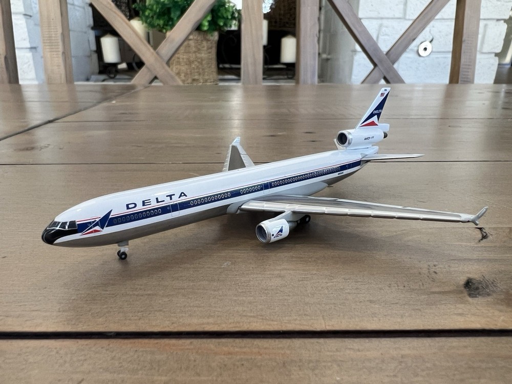 1:500 Herpa Delta Airlines MD-11 N806DE