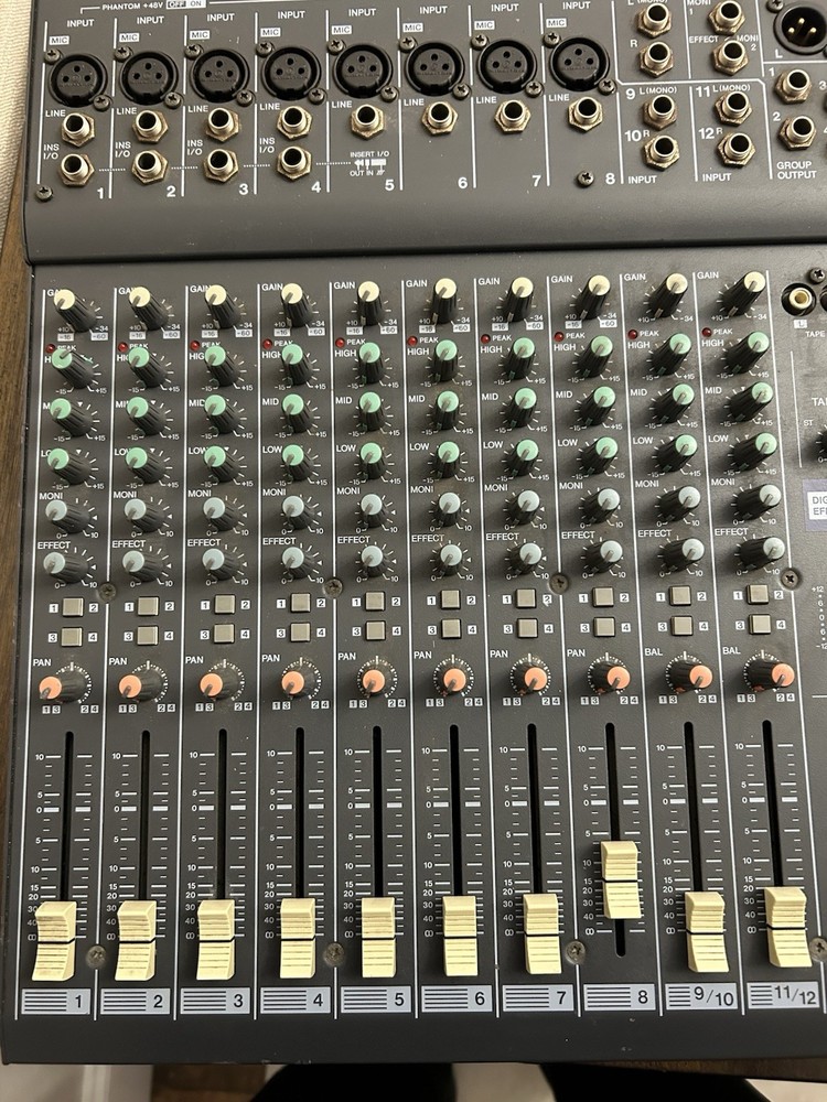 Yamaha MX12/4 Mixing Console