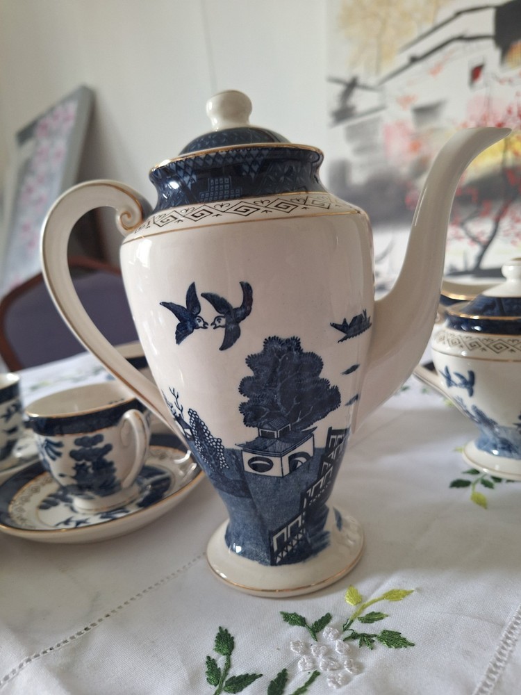 Tea set, Nikko Ceramics, Double Phoenix, Japan, 16 pieces.