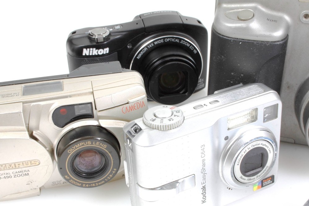 Vintage Broken Digital Point and Shoot Camera Lot