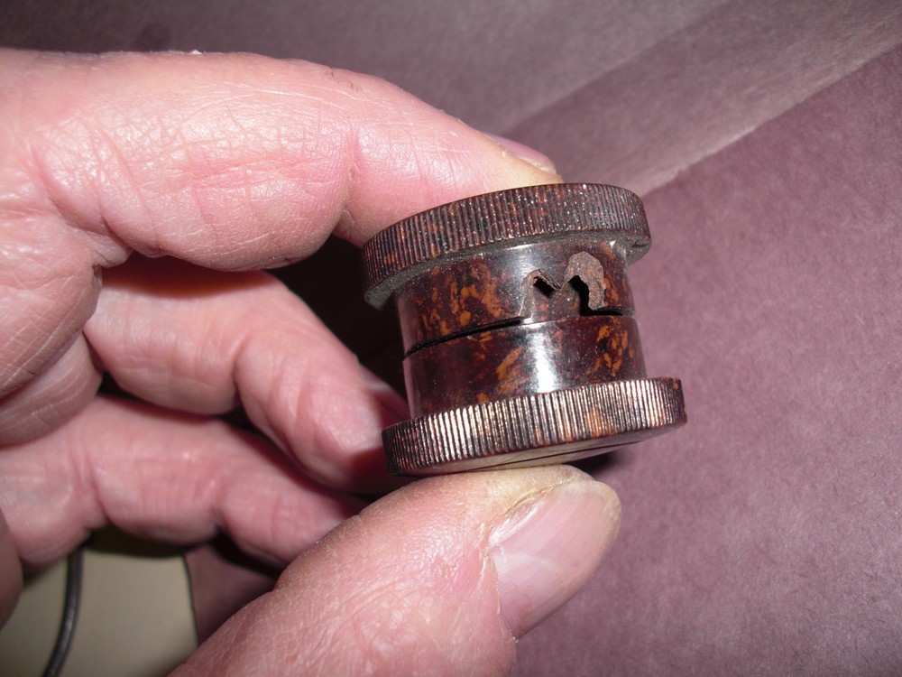 2 vintage brown bakelite radio knobs 1-1/4" dia. 1940s?
