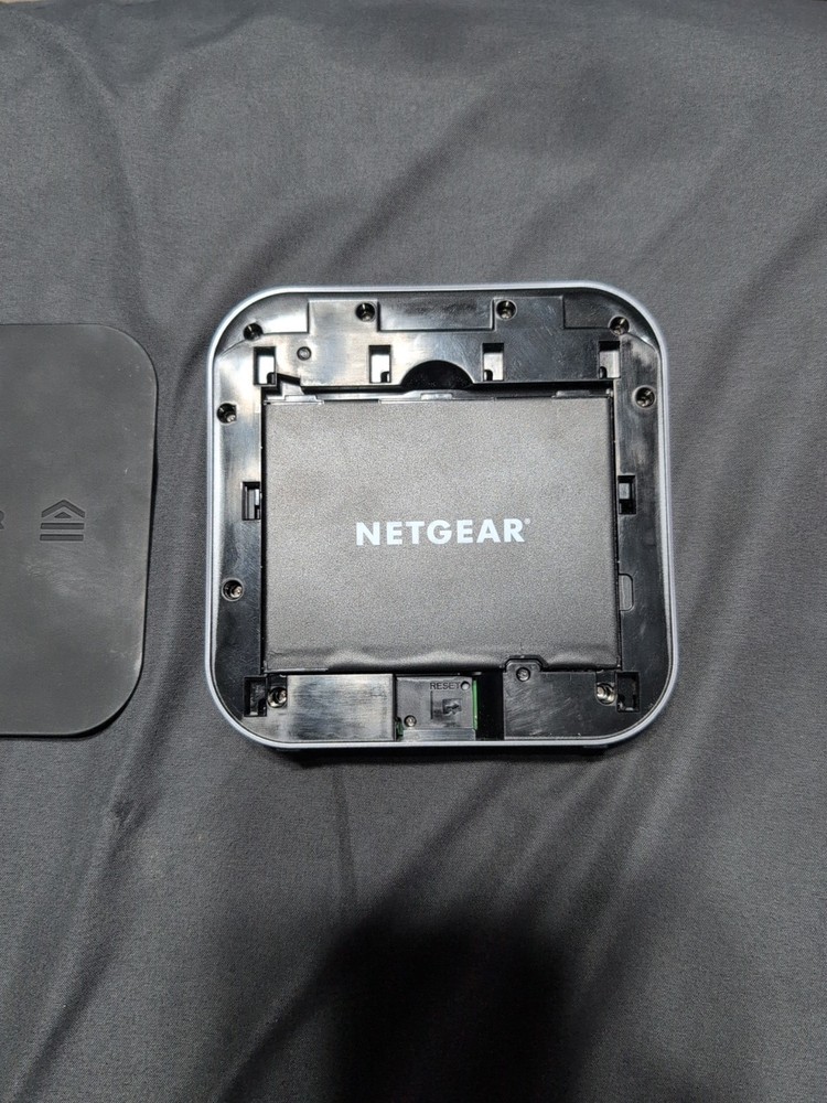 NETGEAR Nighthawk MR1100 Mobile Hotspot Router - AT&T(Missing Cables)