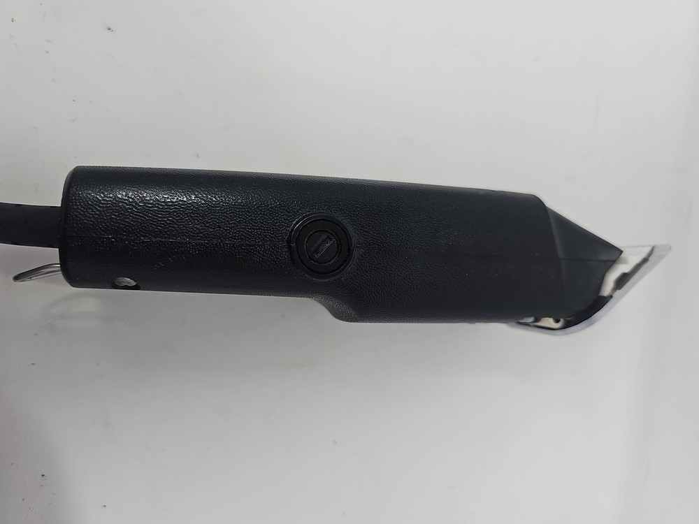 ANDIS 2 SPEED DETACHABLE PLUS MODEL AG2 W/2 Extra 7FC Edges, Scissor,&Comb