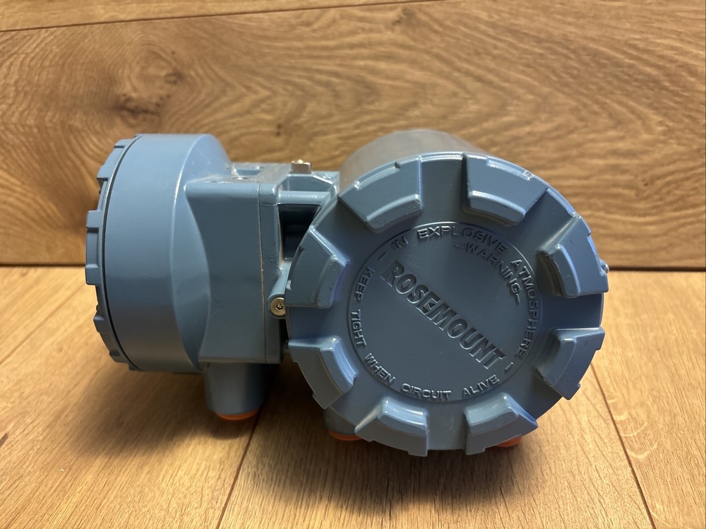Rosemount 8732EM Flow Transmitter with HART Protocol 8732EMR1A1N5M4