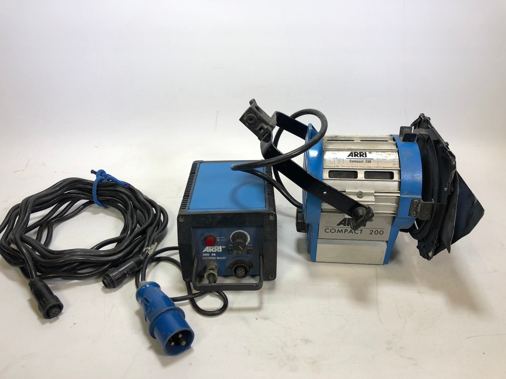 Arri compact 200w HMI lighting kit