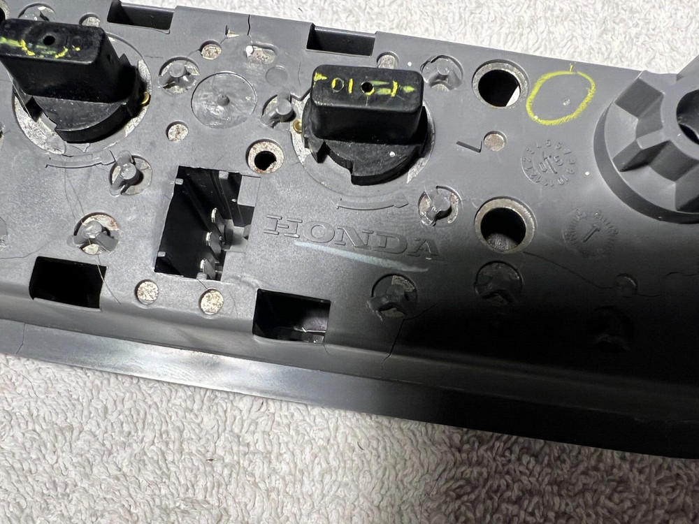 2011 Honda Ridgeline OEM center mounted interior dome light dark grey