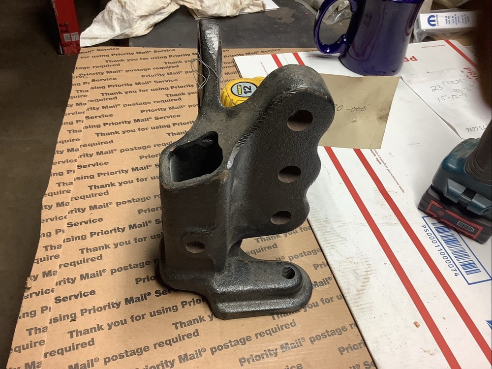 Nos Freightliner Front Bumper Bracket 15-21190-000