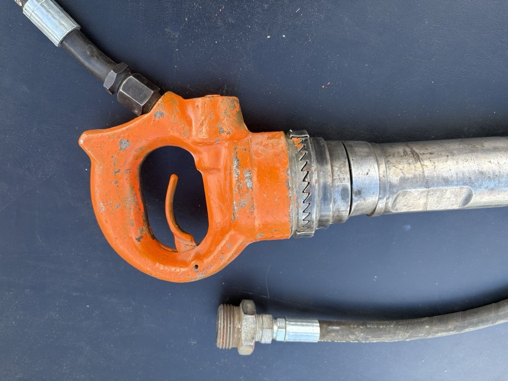 pneumatic rivet buster Model 133 W/hose Untested