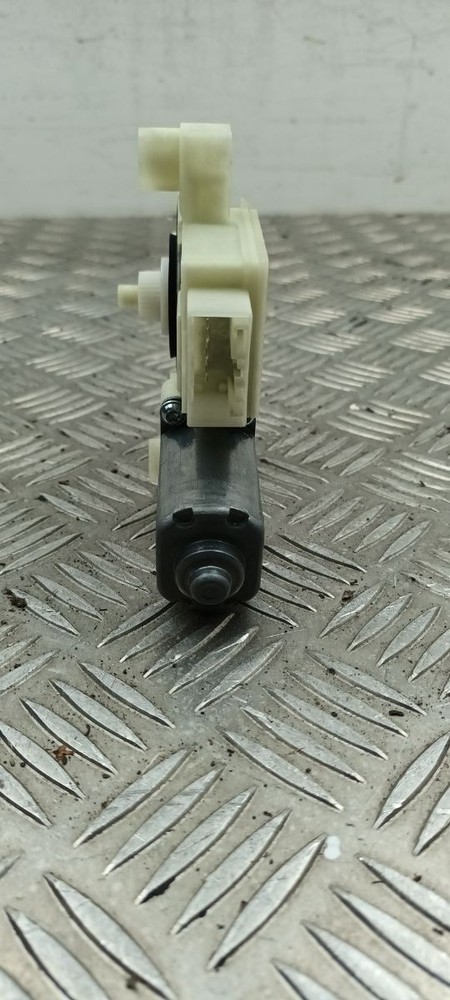 2021 VW GOLF REAR WIPER MOTOR 5Q4959812A
