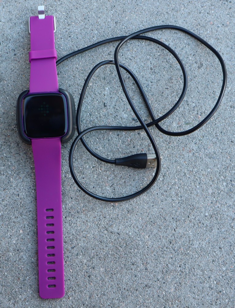 Fitbit Versa Lite Smart Watch Activity Tracker Purple/Mulberry With Charger