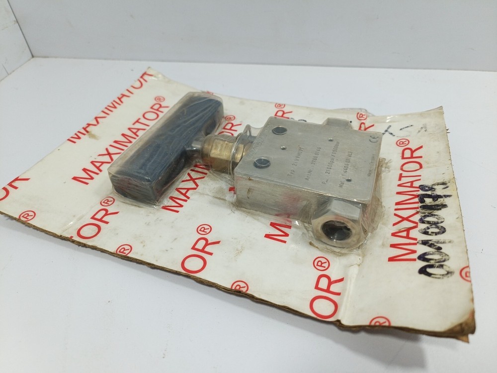 21V9M071 9/16" STRAIGHT NEEDLE VALVE MAXIMATOR