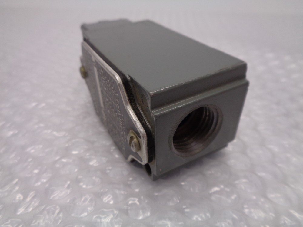 ALLEN BRADLEY 802T-D SER D LIMIT SWITCH UNMP