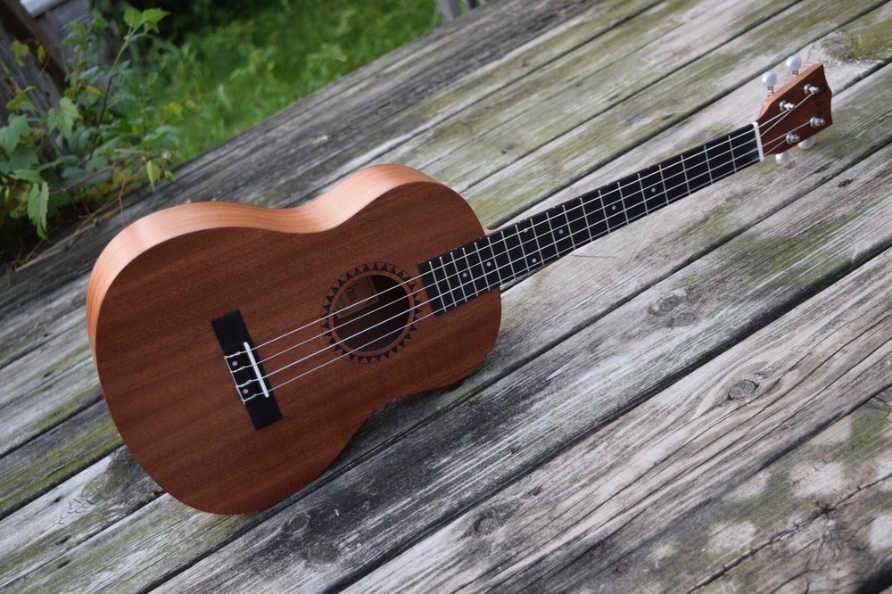 BARITONE Ukuleles ( Include Setup ) 30'' Strings DGBE Tuning (Canadian Brand)