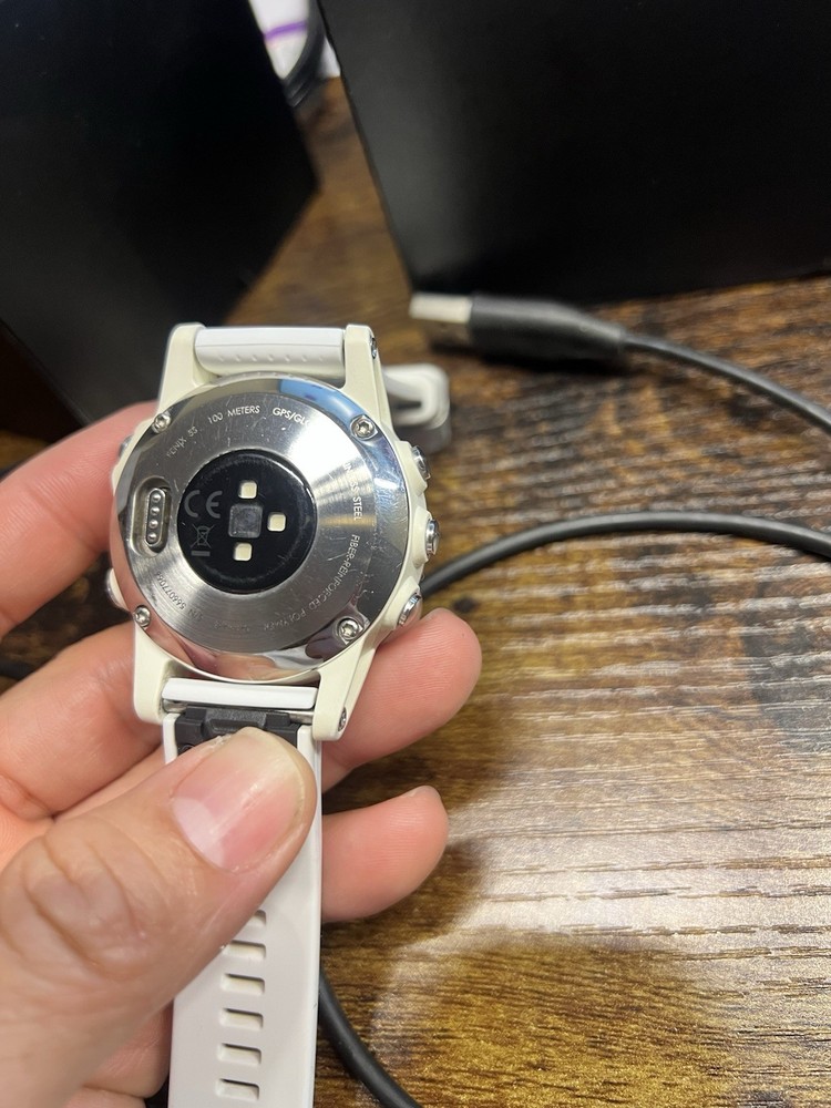 Garmin Fenix 5S white, 42mm with box and charging cable