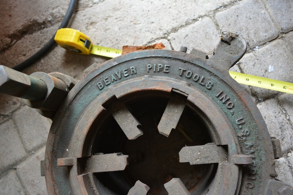 Vintage BEAVER 61-E Pipe Threader, Used