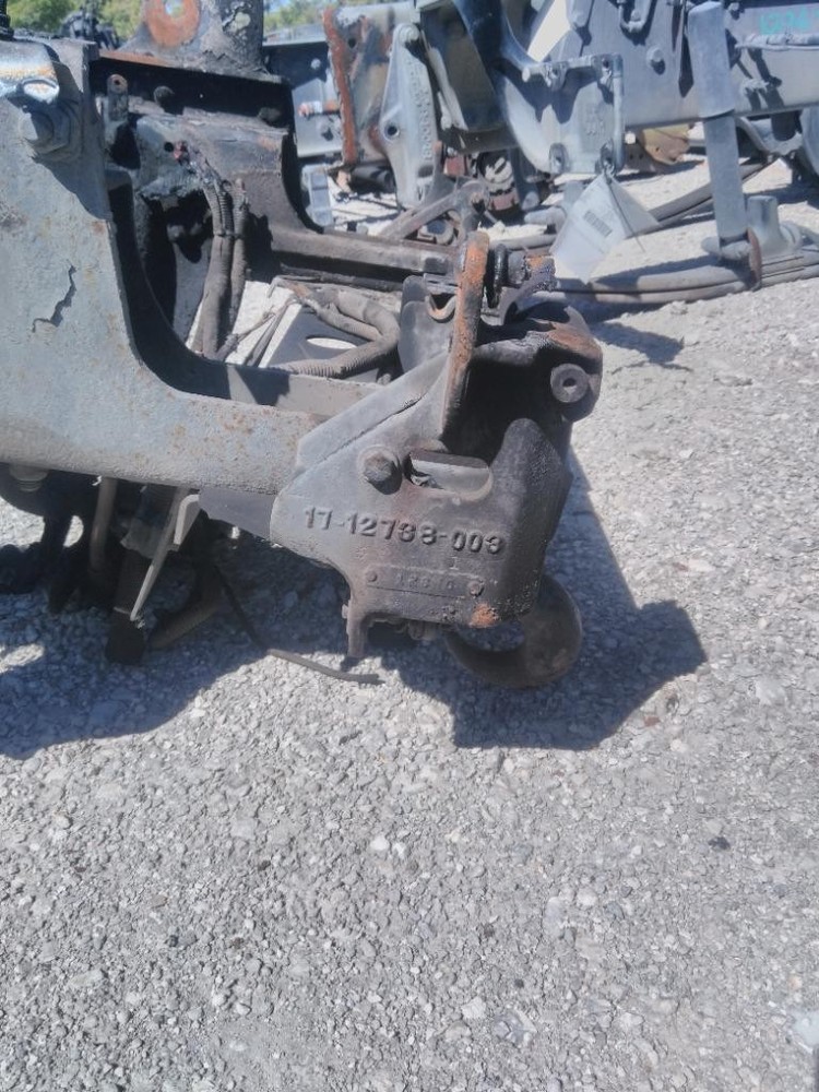 For 2001 FREIGHTLINER CENTURY 120 BUMPER BRACKET Right ,  FL