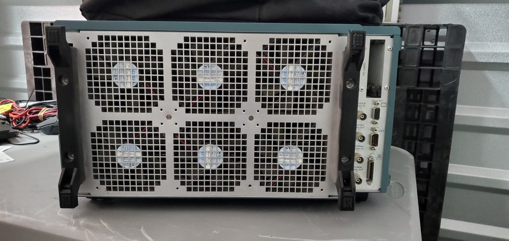 TEKTRONIX TLA704 LOGIC ANALYZER