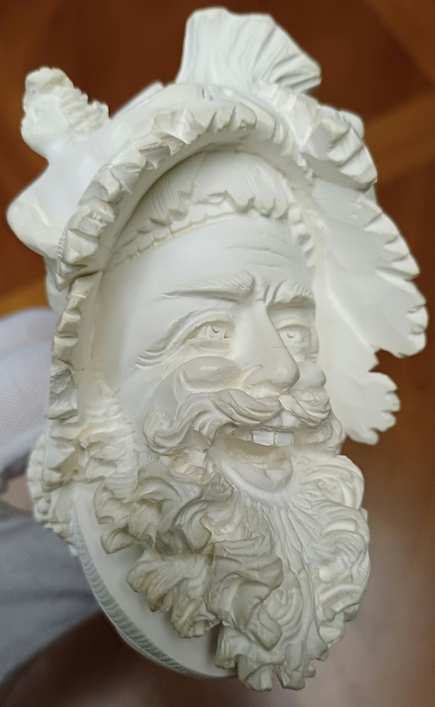 MEERSCHAUM PIPE, MAN WITH ANGELS
