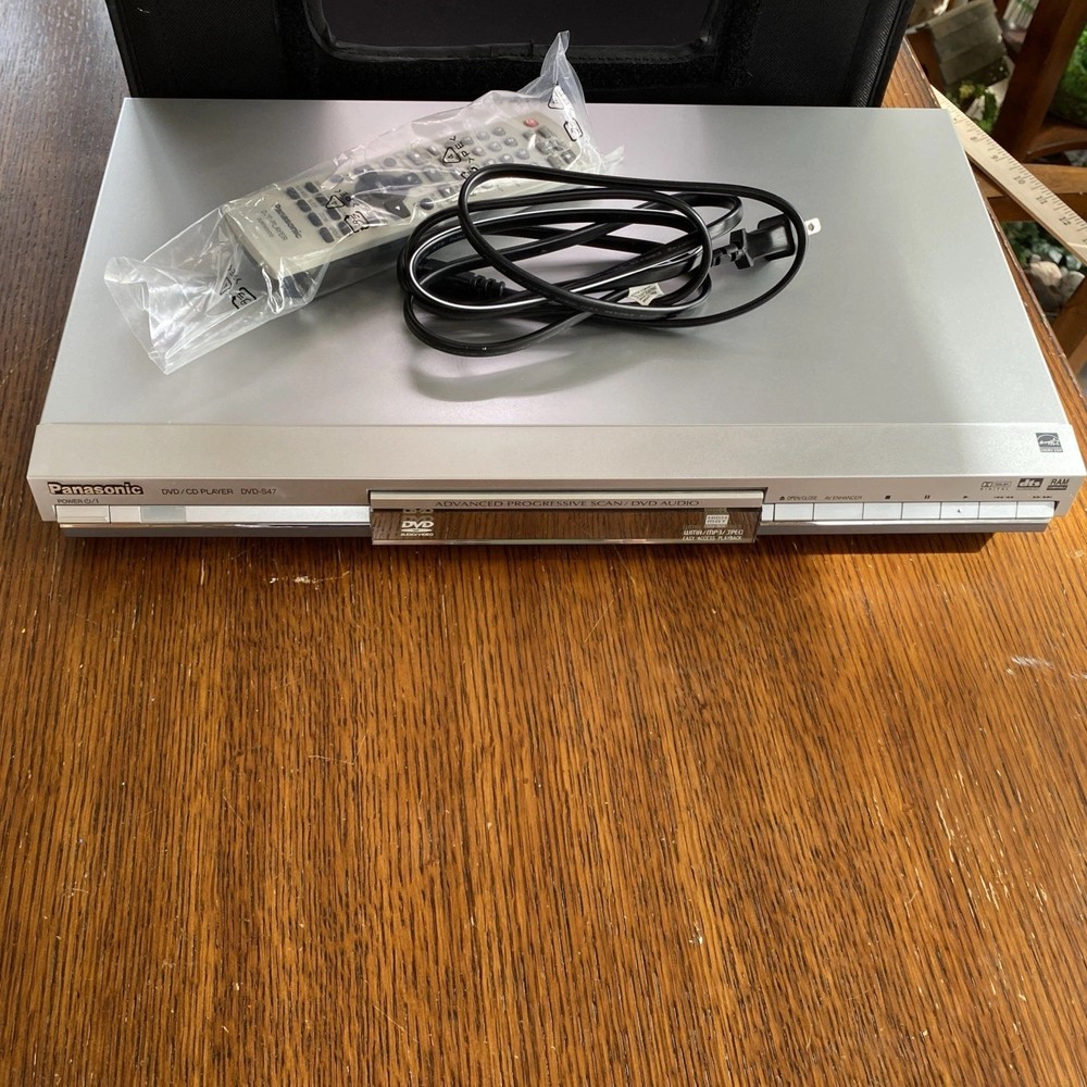 Panasonic DVD-S47 DVD/CD Player Silver Progressive Scan