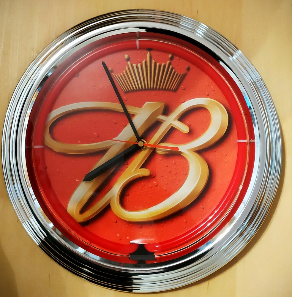 Vintage Budweiser Battery-powered Clock with red ring light