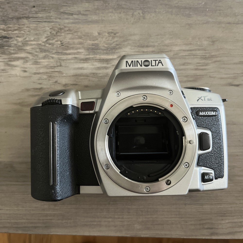 Minolta XT si XTsi - Camera Silver Good Working