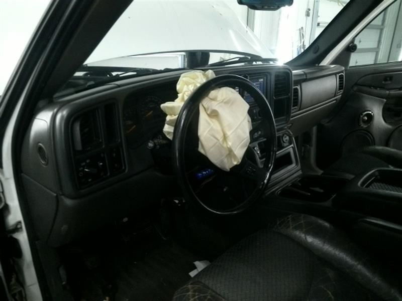 AVALNCH15 2004 High Mounted Stop Light 104664934