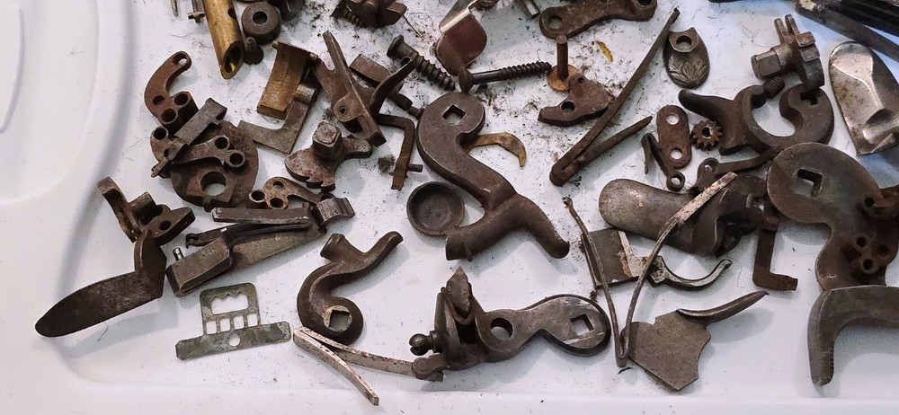 MIXED LOT ORIGINAL BLACK POWDER MUZZLE LOADER FLINT LOCK PARTS MUZZLELOADER