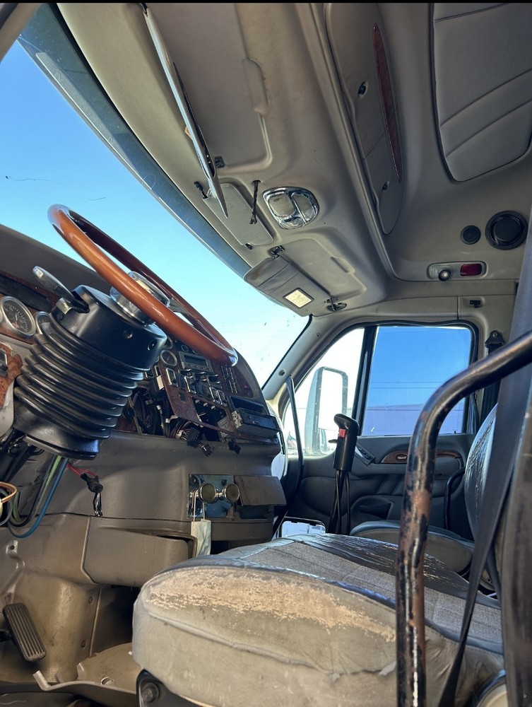 2006 Peterbilt 387 Instrument Cluster