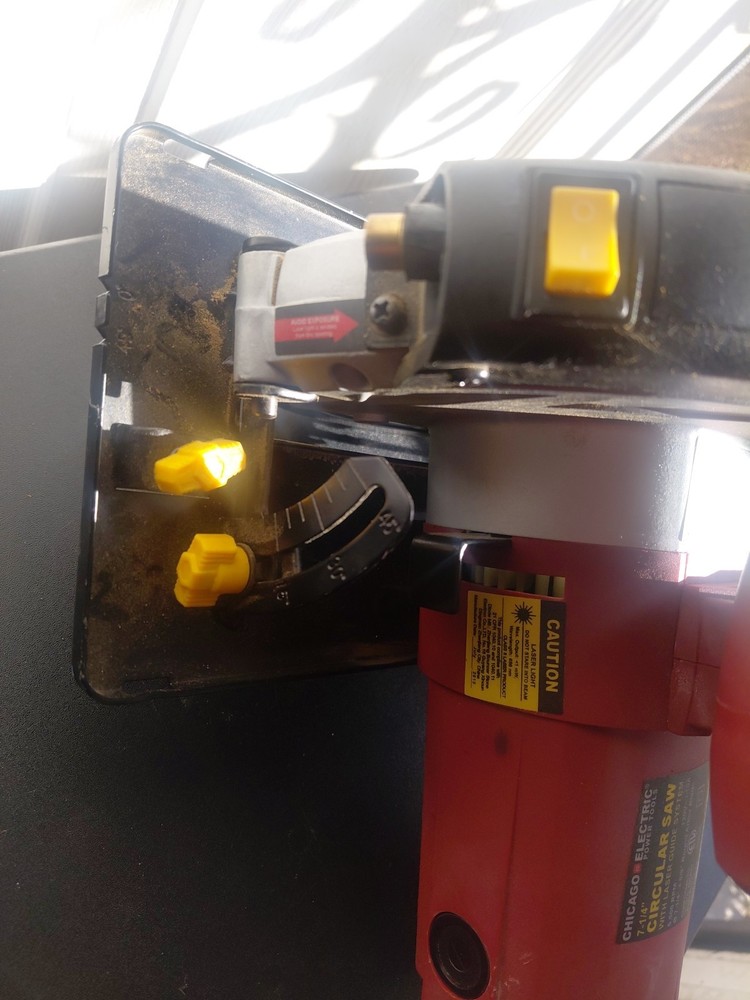 Circular Saw Chicago Electric 7-1/4"