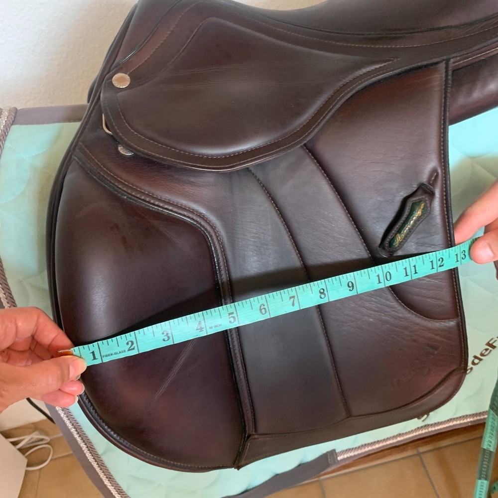 Immaculate 17" Amerigo Dressage Saddle
