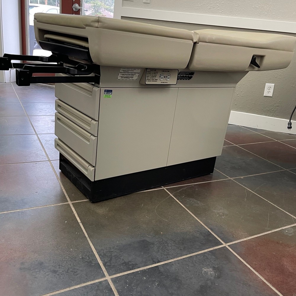 Midmark Ritter 404 Exam Table