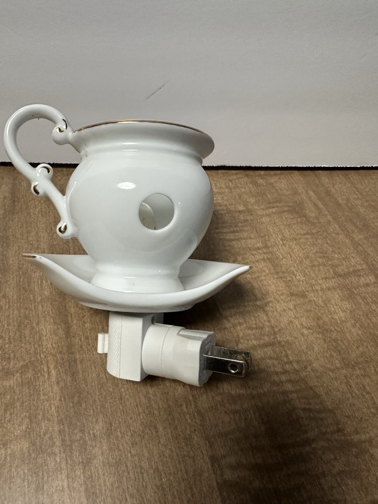 Vintage Style Flower Teacup Plug In Night Light