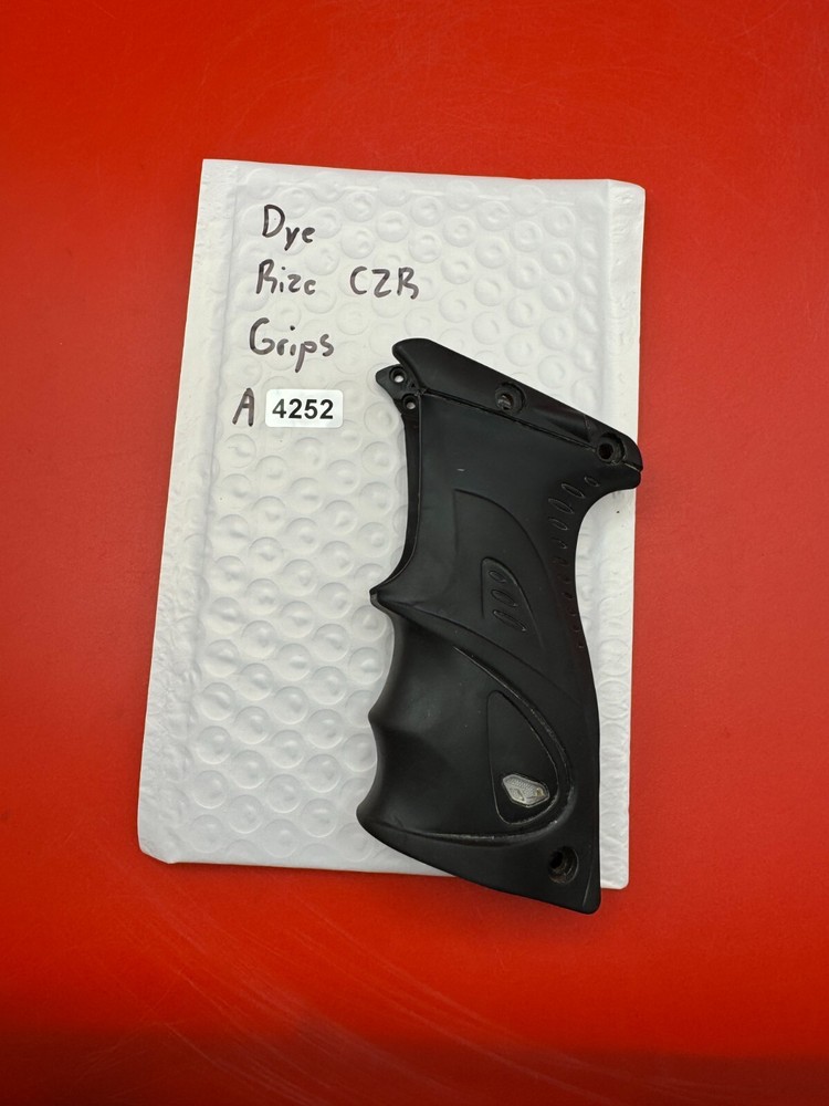 Dye Rize CZR Grips