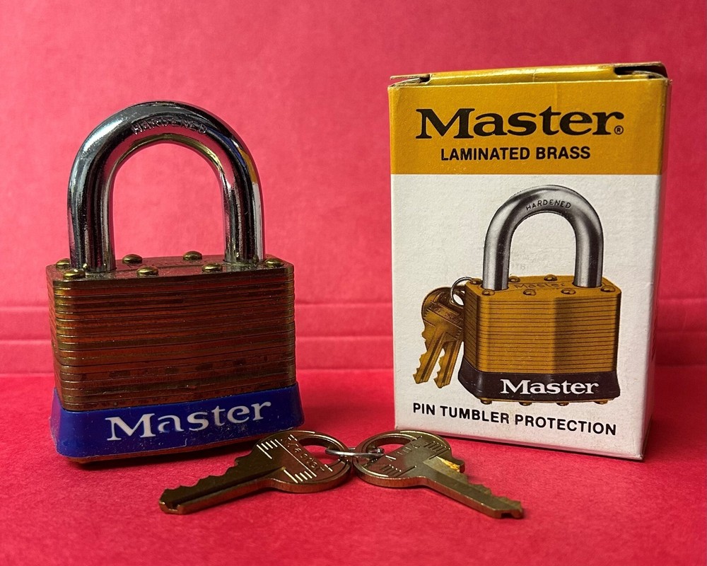 Vintage Master Lock No. 6 w/2 Keys (Keyed differently)