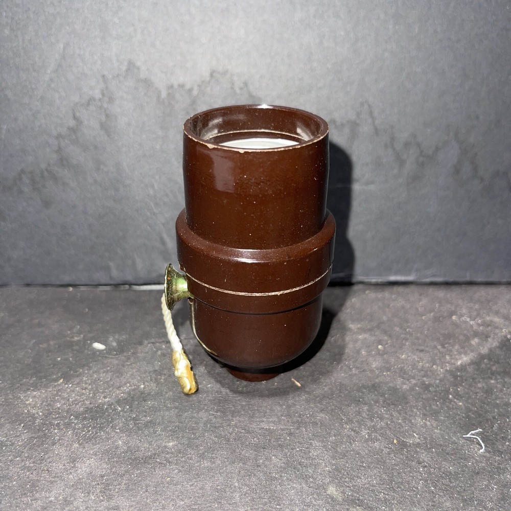 NEW LEVITON ELECTROLIER PULL CHAIN BAKELITE SOCKET WITH 1/8-27 IPS THREAD