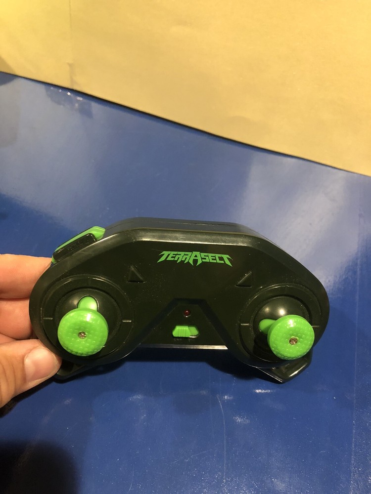 🐛 Terrasect Remote 🐉 Control Car 🚙 Transforming Vehicle RC Green - TESTED