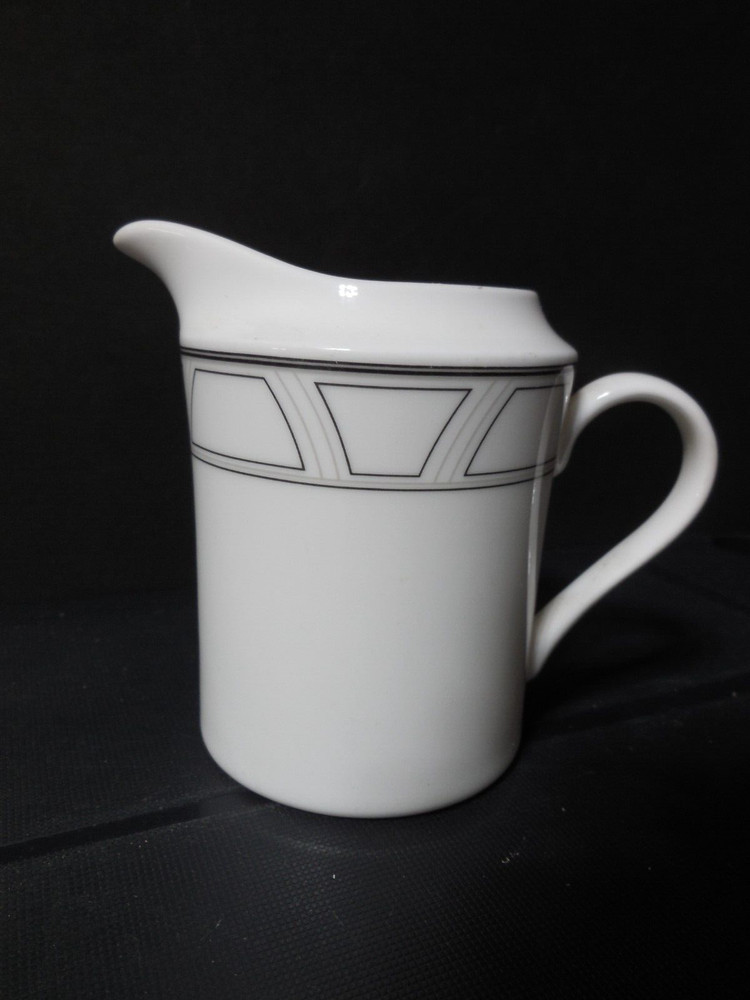 LENOX UPTOWN 4" Creamer (J9)
