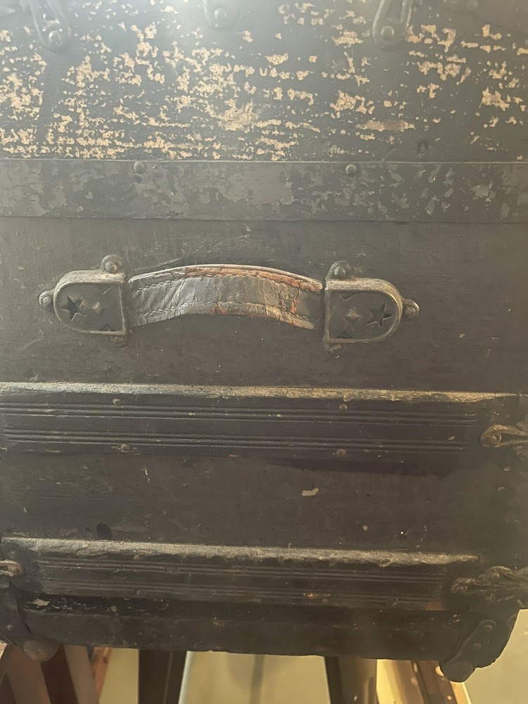 antique vintage steamer trunks