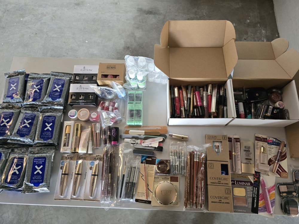 Makeup Lot, Approx 175 Pcs New Shelf Pulls, Lig Gloss, Eyeliner, Foundation, Ect