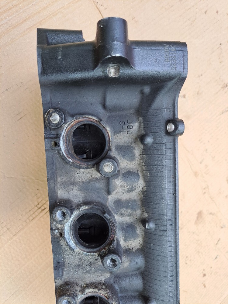 Suzuki gsr750 cylinder head