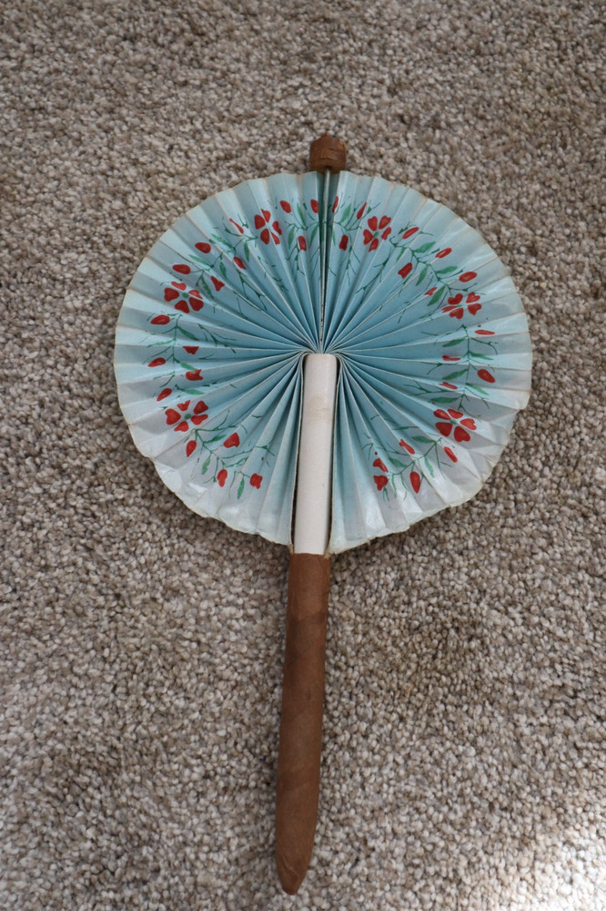 vintage CIGAR HAND FAN  pull pop-out