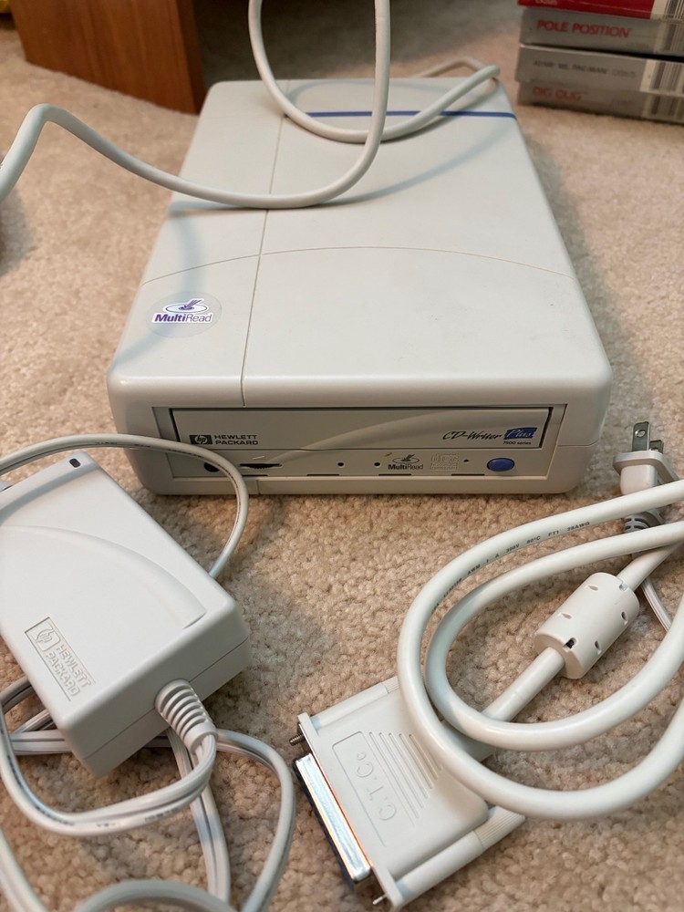 Hewlett Packard C4413A CD- Writer Plus - 7500 Series - Powers up as shown