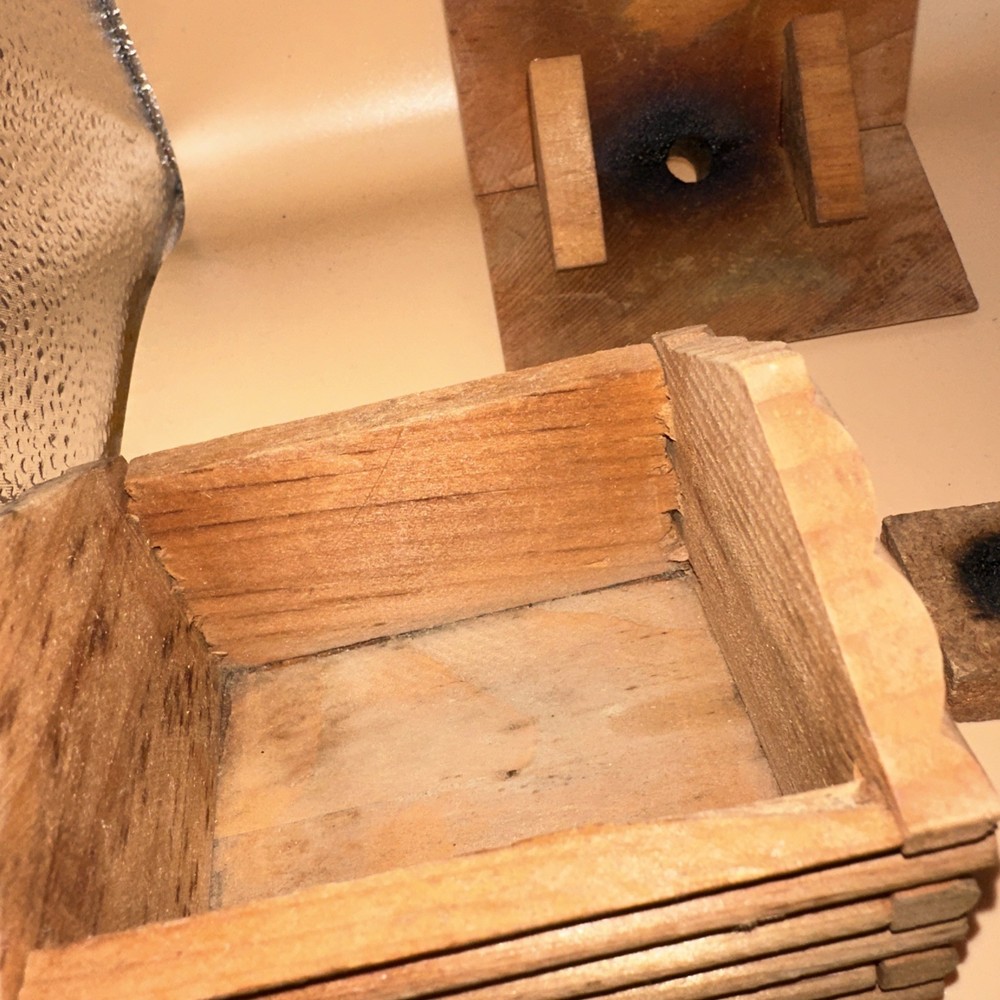 VTG LOG CABIN COUNTRY RUSTIC PRIMITIVE INCENSE BURNER.