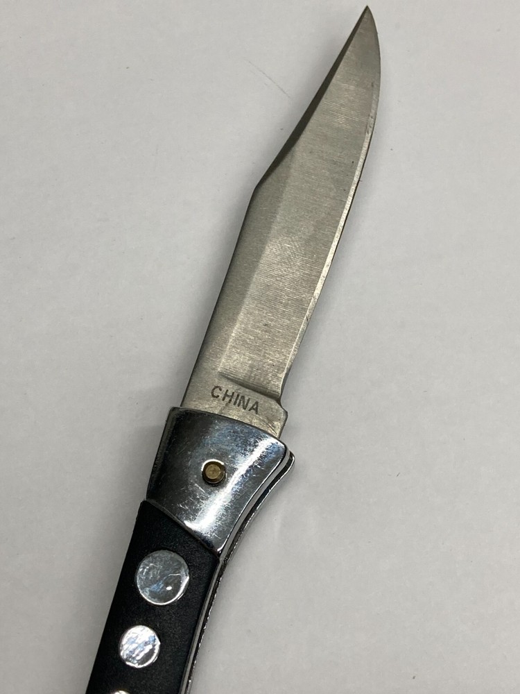 Sleek Black Folding Lockback Knife w/Plain Blade PK9516BK