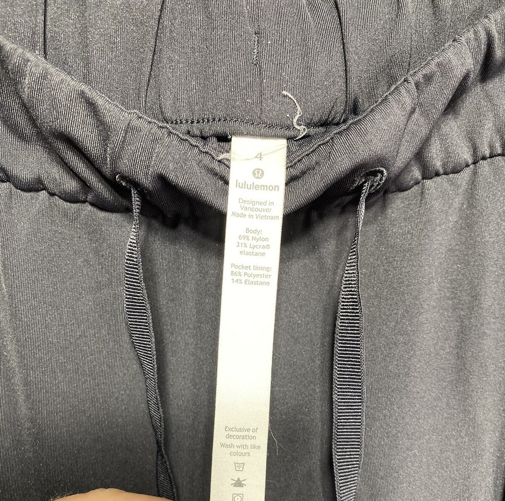 Lululemon Cropped Yoga 4 Drawstring Black Pants EUC