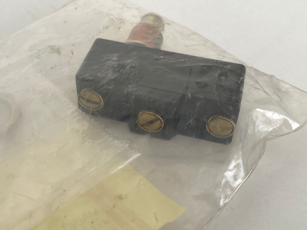 RS Components / Plunger Micro Switch / 319-916
