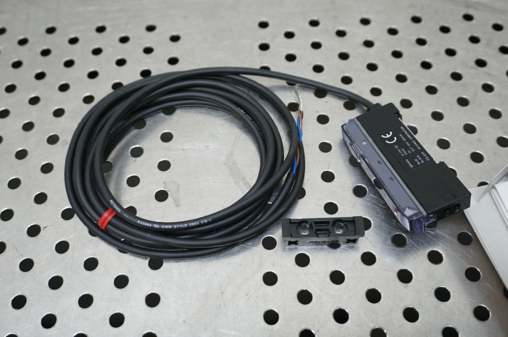 Keyence FS-V11 Fiber Optic Sensor amplifier