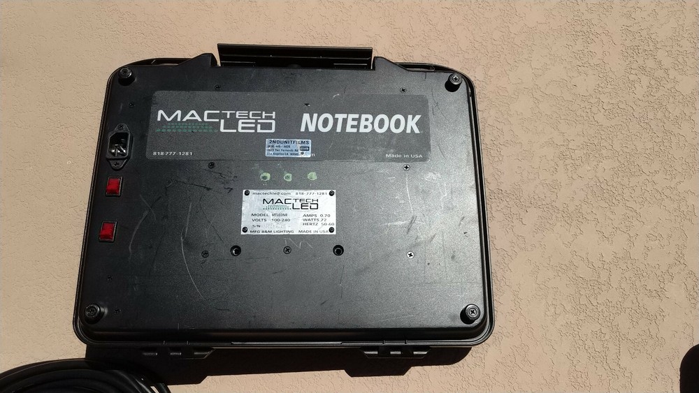MACTECH LED NOTEBOOK Compact 8x Bulb Light w/Diffusion / Pelican Box