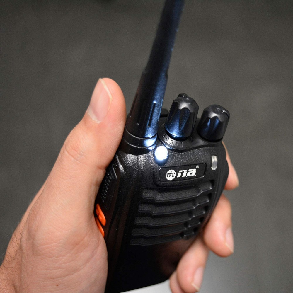 Professional Uhf Transceiver W/ 16-Ch 5W 3.7V Built In Flashlight